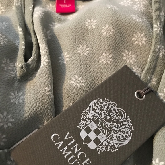 Vince Camuto - Long sleeve with ruffle detail - sage green and white daisies - Picture 2 of 2